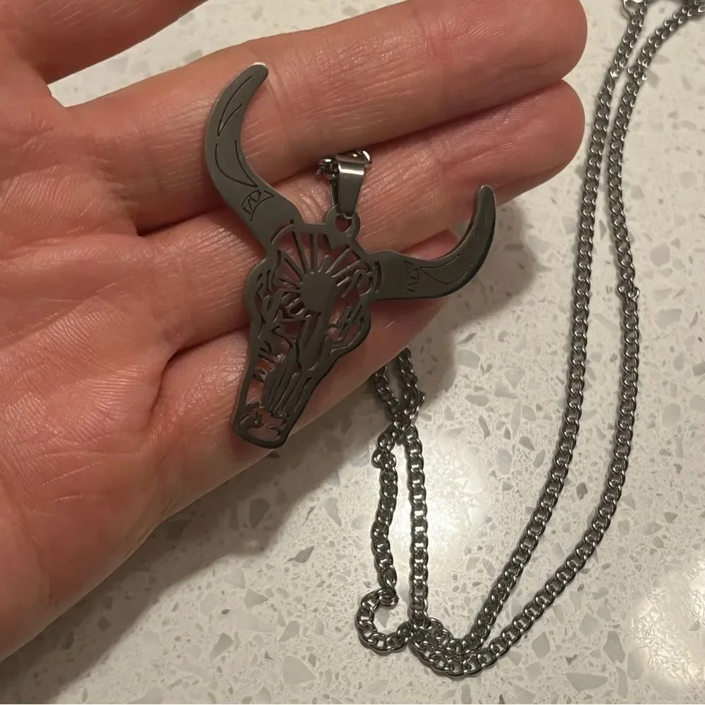 Silver Bull Skull‎ Pendant Necklace